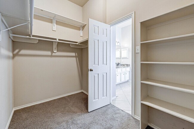 Building Photo - 18923 Bluestone Hollow Ln