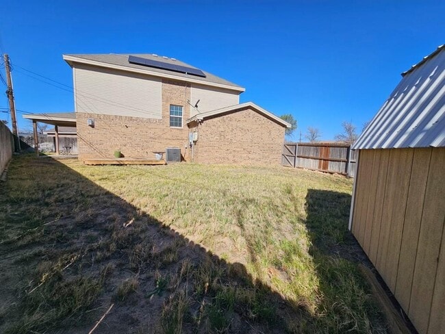 Building Photo - 607 NE Ave E Pl