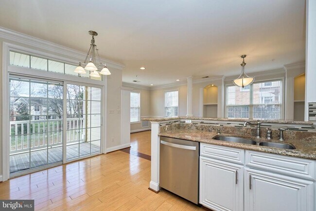 Building Photo - 43865 Hickory Corner Terrace