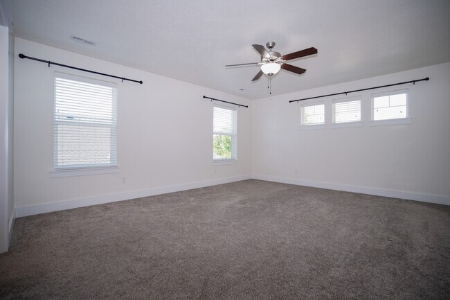 Building Photo - 1655 N Azurite Pl