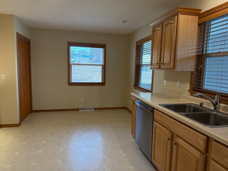 Building Photo - W9206 Ripley Rd