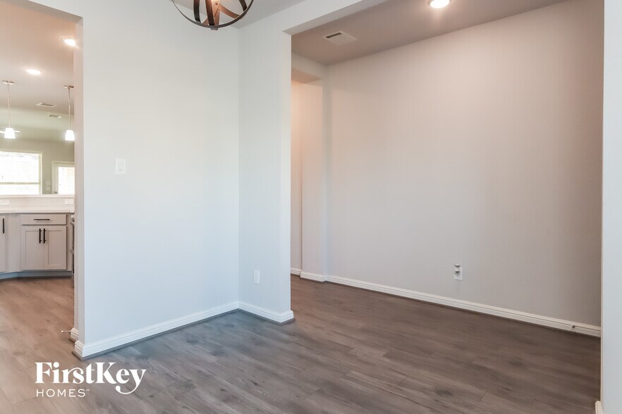 Building Photo - 4820 La Piedra Ln