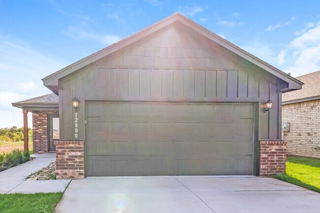 Building Photo - 12800 Carrara Ln