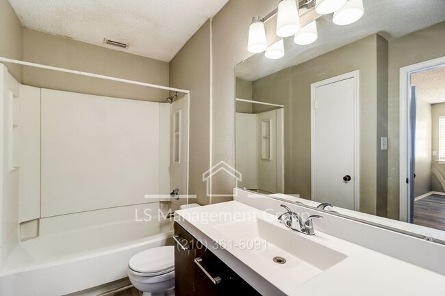 Building Photo - 7523 Oak Chase