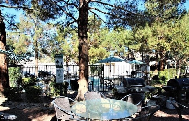 Building Photo - 555 E Silverado Ranch Blvd