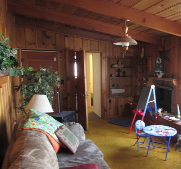 Building Photo - 252 E North Ave