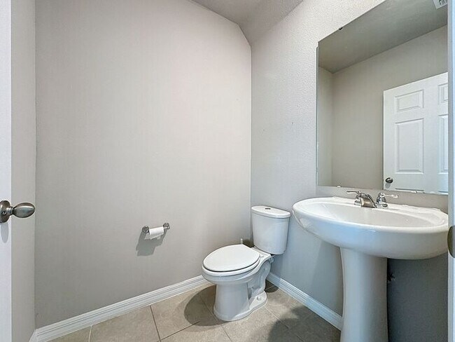 Building Photo - Wonderful like new and pet friendly home in Winter Haven