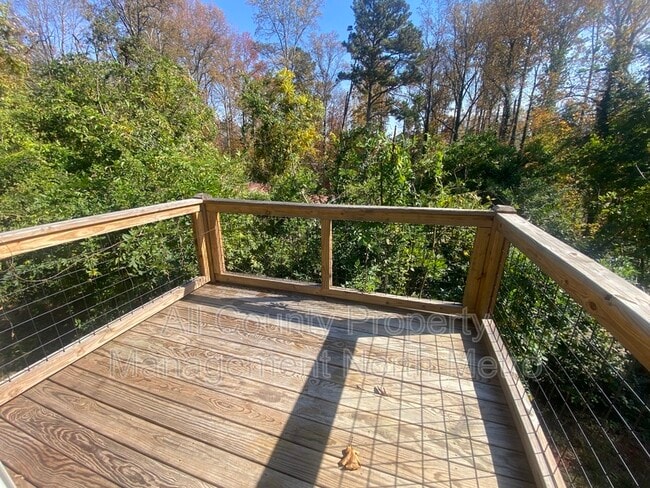 Building Photo - 5390 Valley Dr