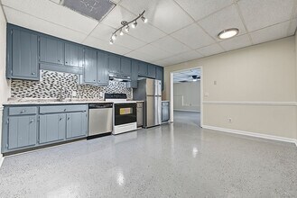 Building Photo - 129a McWhirter Pl