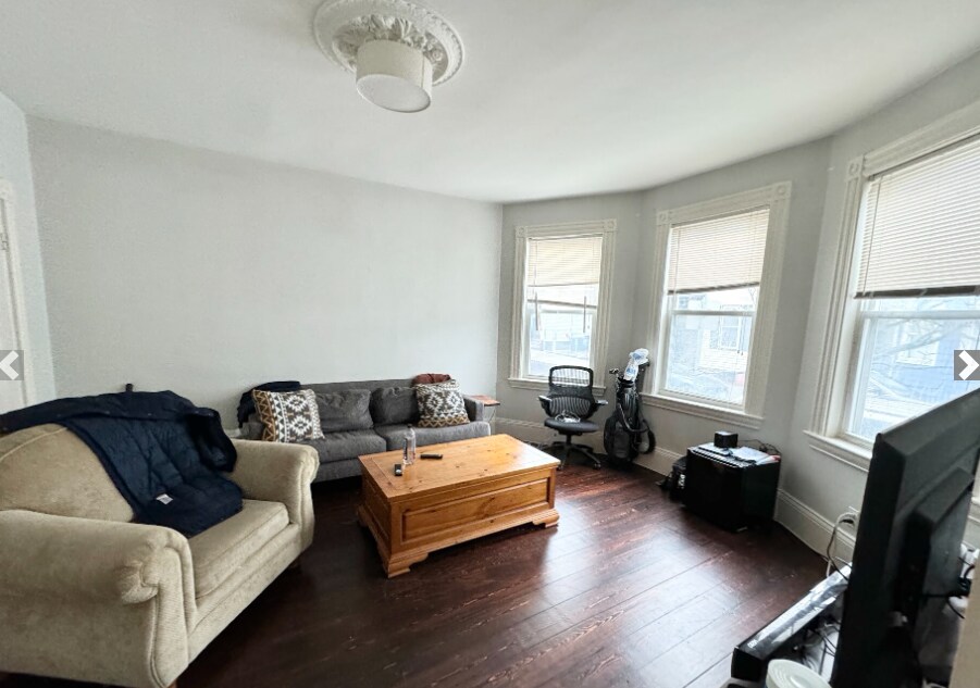 Building Photo - 31 Rawson St