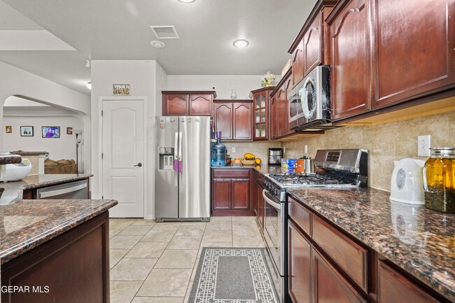 Building Photo - 14560 Meadow Lawn