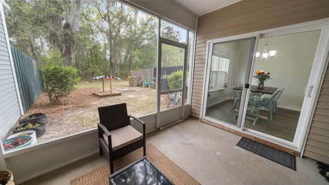 Building Photo - Stylish 3 Bedroom Home in in The Commons – Richmond Hill Living at Its Finest