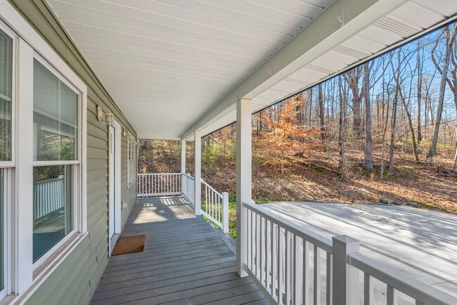 Building Photo - 3-Bedroom in Town of Farmville with Privacy and Convenience!