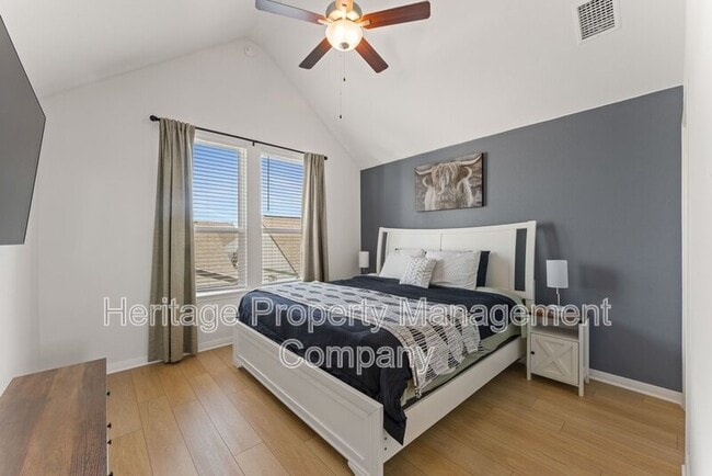 Building Photo - 2119 Hofstaat