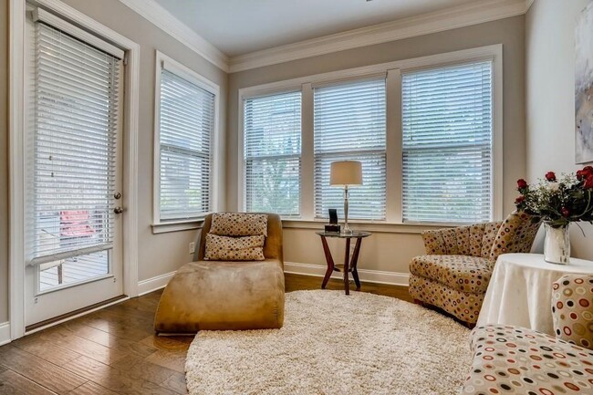 Building Photo - 2359 Montford Pl