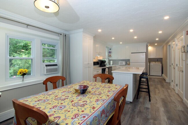 Building Photo - 2 Sanford St