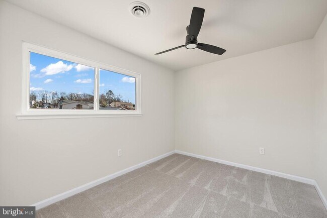 Building Photo - 2520 Linwood Ln