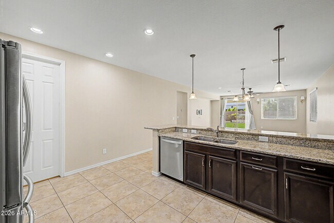 Building Photo - 2531 E Eleana Ln
