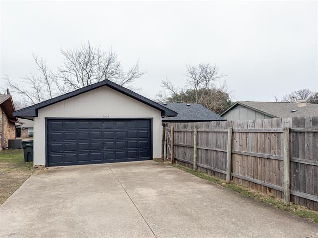 Building Photo - 2025 Glencrest Ln