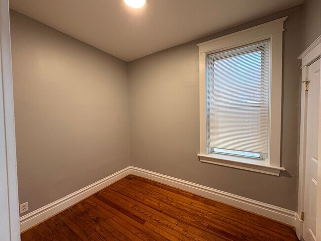 Building Photo - Fresh and Beautiful 3 bedroom South City Home