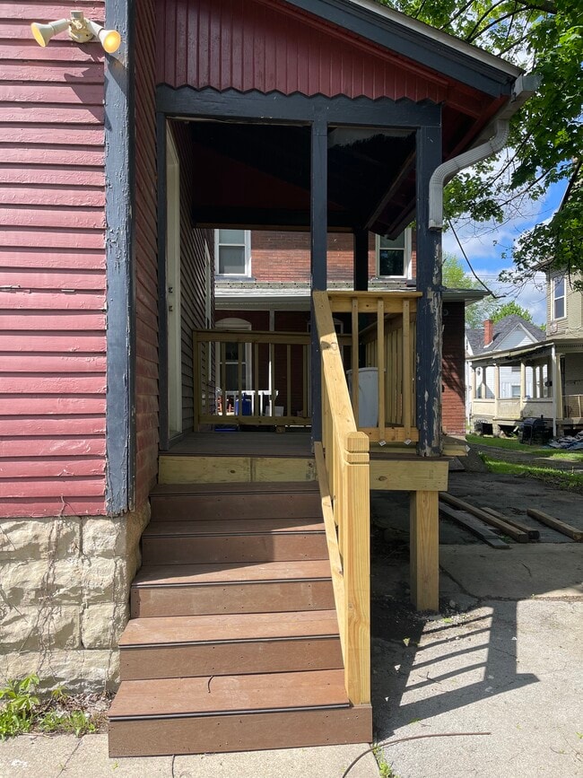 Building Photo - 414 Young St