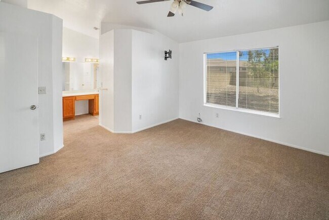 Building Photo - Southwest Area -3 bedroom, 2 bath Home wit...