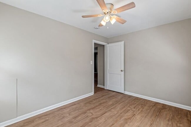 Building Photo - UNCG Area - Brick Duplex - Walk to Class!