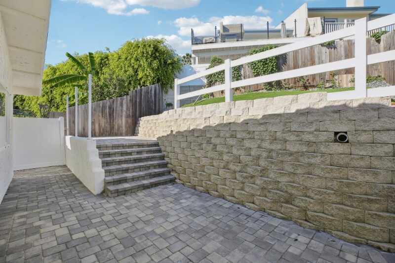 Building Photo - 25051 La Cresta Dr