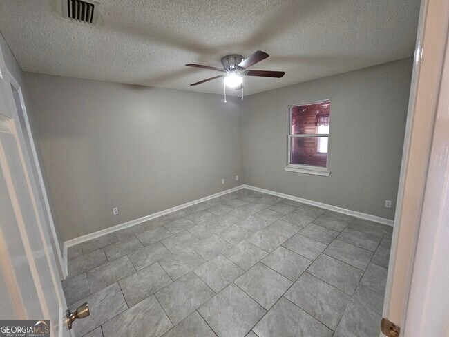 Building Photo - 189 E Lakemont Dr