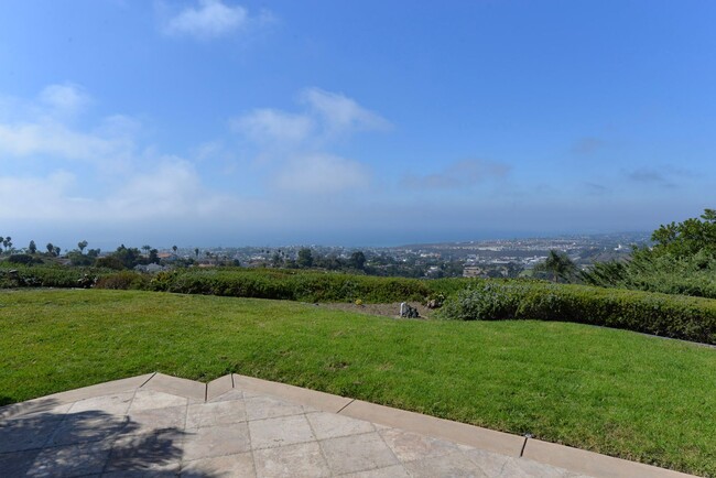 Building Photo - Beautiful Single Level Ocean View Home