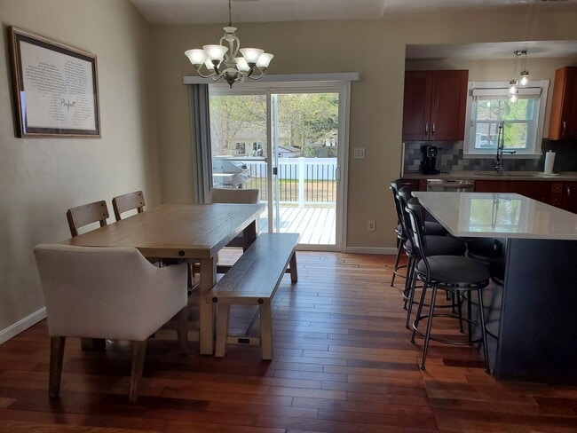 Building Photo - Deep Creek