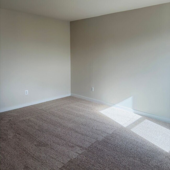 Building Photo - 74 Trotting Rd