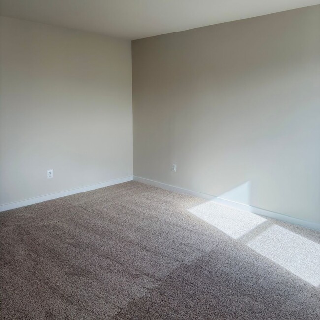 Building Photo - Brand New 4 Bed 3.5 Bath End Unit Townhome in Inwood
