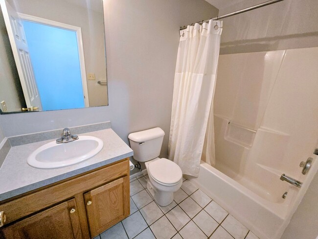 Building Photo - 1578 Pinewind Dr