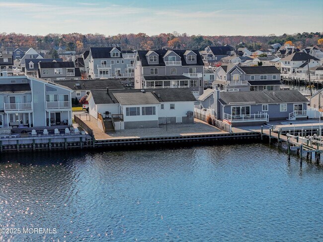 Building Photo - 1828 Ensign Ct