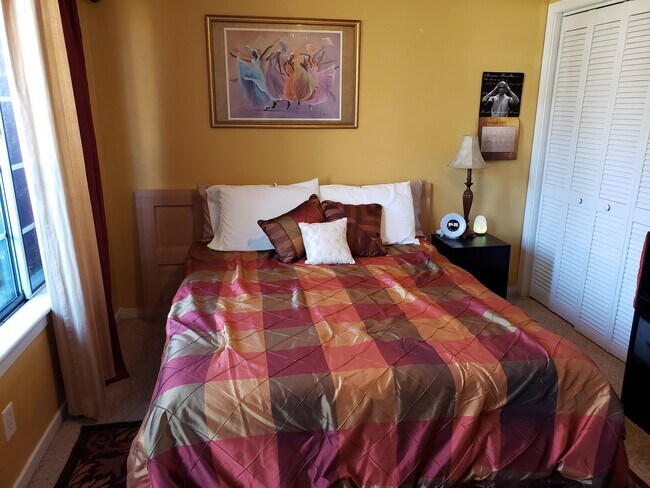 Downstairs Bedroom - 536 Lanier Crescent