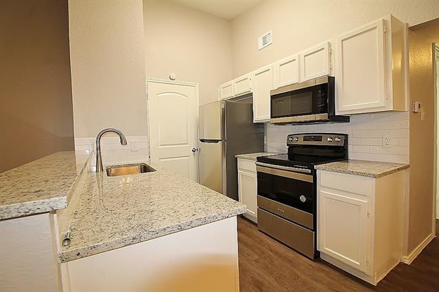 Building Photo - 6620 S Creek Dr