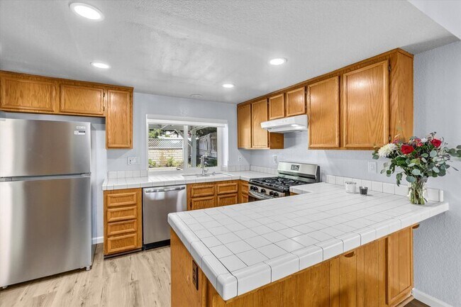 Building Photo - 625 Forester Ln
