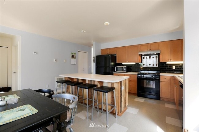 Building Photo - Beacon Hill 3bed 2.5bath Home