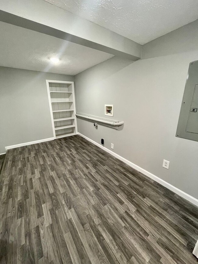 Building Photo - Charming 3-Bedroom, 1.5 Bath Home with Bon...