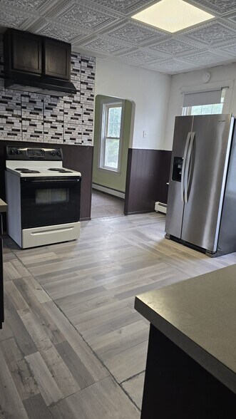 Kitchen - 30 California Ave