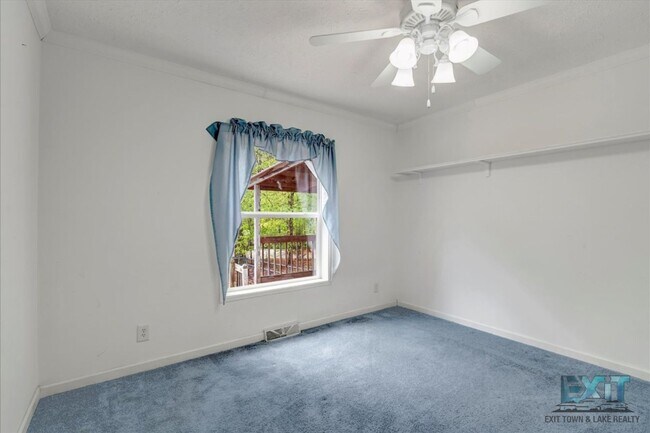 Building Photo - Welcome to this 3 Bedroom, 2 Bath Home in Wildwood Point!