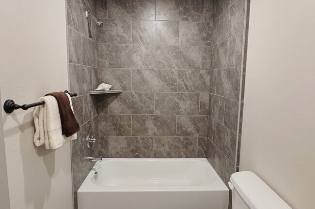 Building Photo - Townhome For Rent NW OKC!