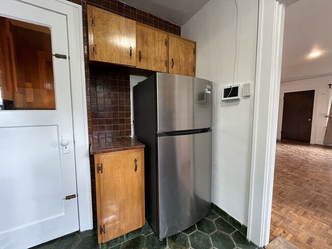 Building Photo - Character-Filled 2-Bedroom Home with Vintage Charm & Bright Living Spaces