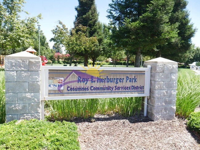 Building Photo - Two Story 4 Bed 3 Bath 1,863sqft Elk Grove Home in Laguna Park