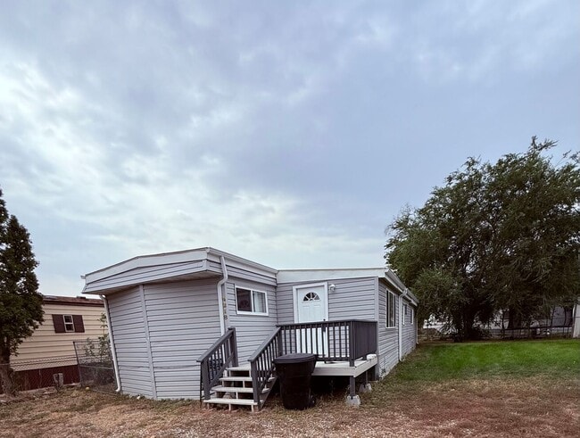 Building Photo - Updated 2 Bedroom, 1 Bath Home – Quiet Inside, Even Next to the Freeway