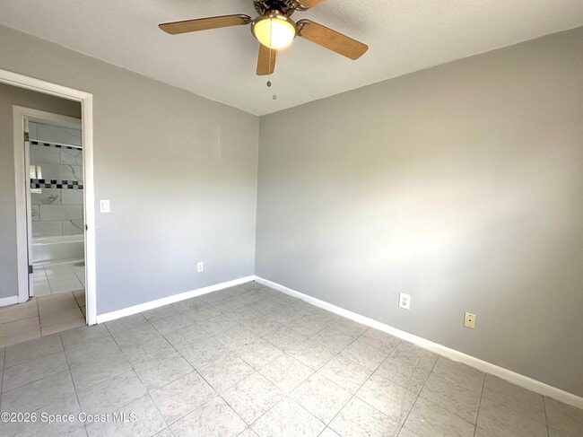 Building Photo - 1082 Madrid Rd