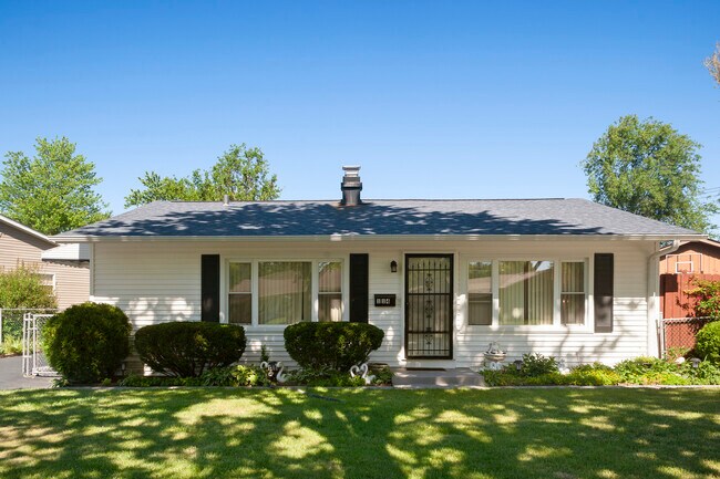 Building Photo - 114 McCabe Dr