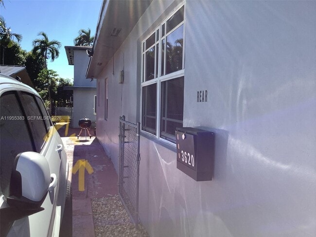 Building Photo - 3620 SW 13th Terrace