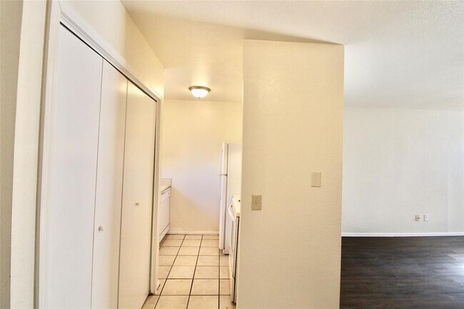 Building Photo - 2336 Heatherfield Ln